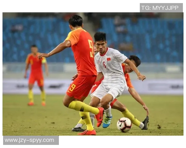 上海足球队团队协作引发热议球迷与专家观点交锋解析争议背后的真相 上海足球队团队协作引发热议球迷与专家观点交锋解析争议背后的真相